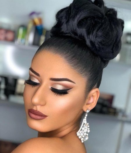 تسريحات شعر 2023 للأعراس للشعر جديدة ومميزة